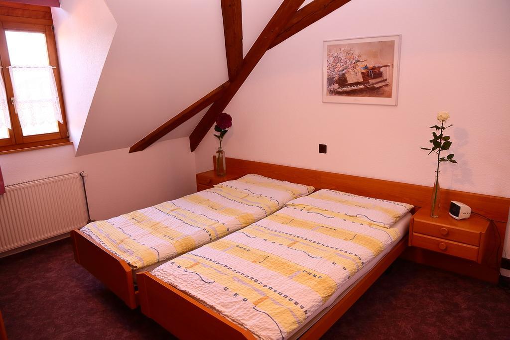 Hotel-Rotisserie La Tour Rouge Delémont Eksteriør billede